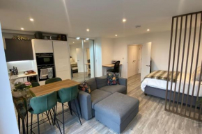 London Luxe: Stylish Studio